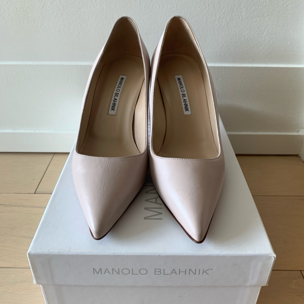 Manolo Blahnik nude kitten heel pumps, size 38.5